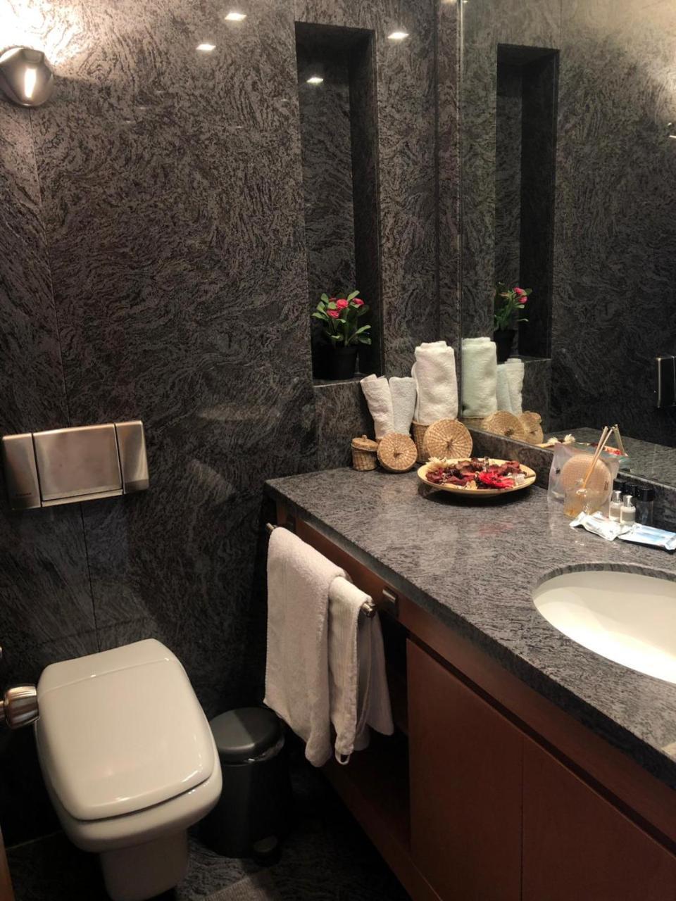 Chung cư 120 m² 2 phòng ngủ, 2 phòng tắm riêng ở Mamilla / King David Jerusalem Ngoại thất bức ảnh