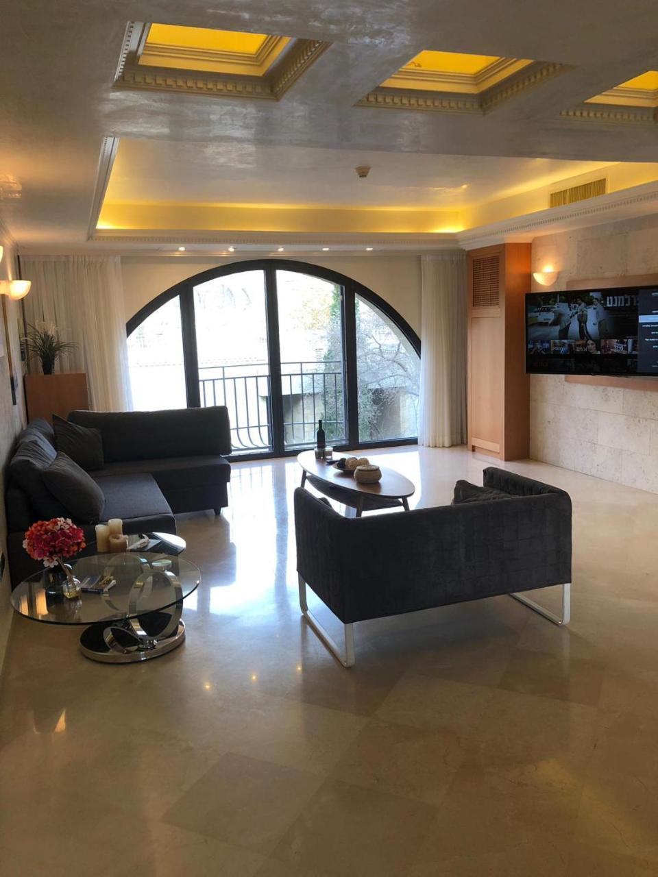 Chung cư 120 m² 2 phòng ngủ, 2 phòng tắm riêng ở Mamilla / King David Jerusalem Ngoại thất bức ảnh
