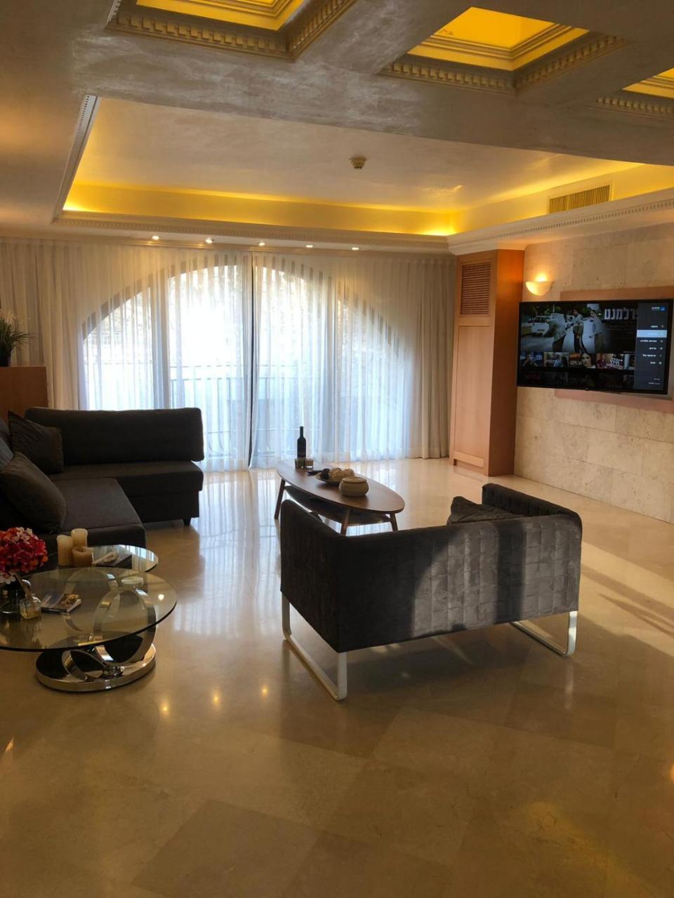 Chung cư 120 m² 2 phòng ngủ, 2 phòng tắm riêng ở Mamilla / King David Jerusalem Ngoại thất bức ảnh